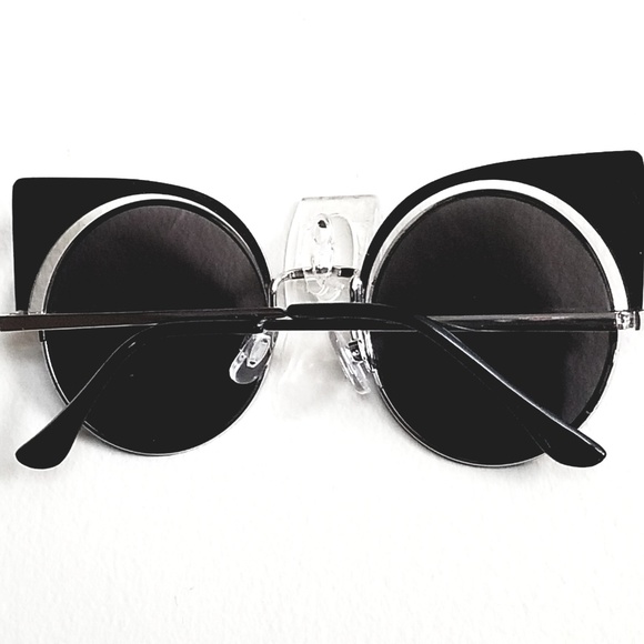 ⭐️ SOLD ⭐️ - Picture 2 of 2